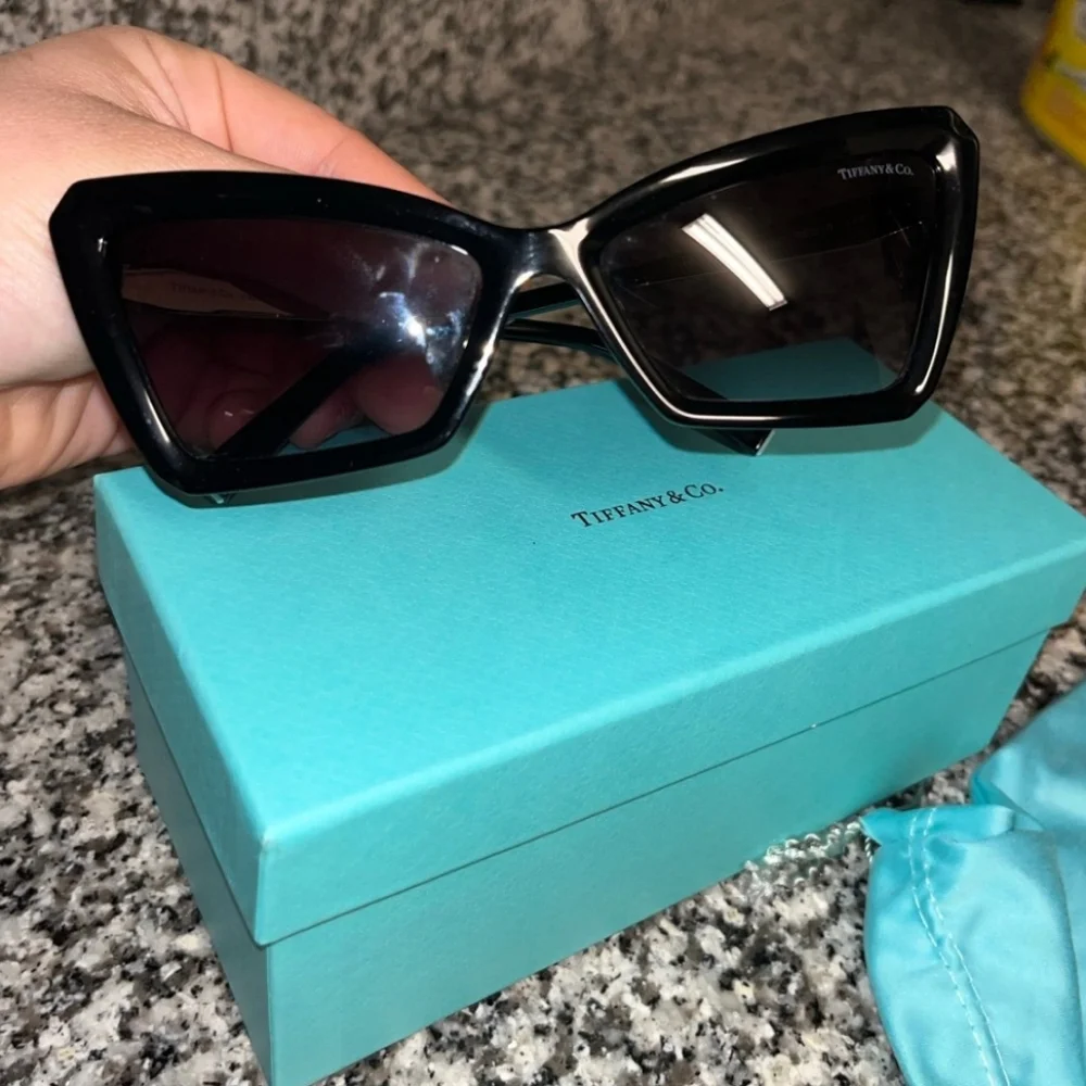 Tiffany & Co. Black Cat-Eye Sunglasses New Boxed Case Bag Cloth Bag One Size